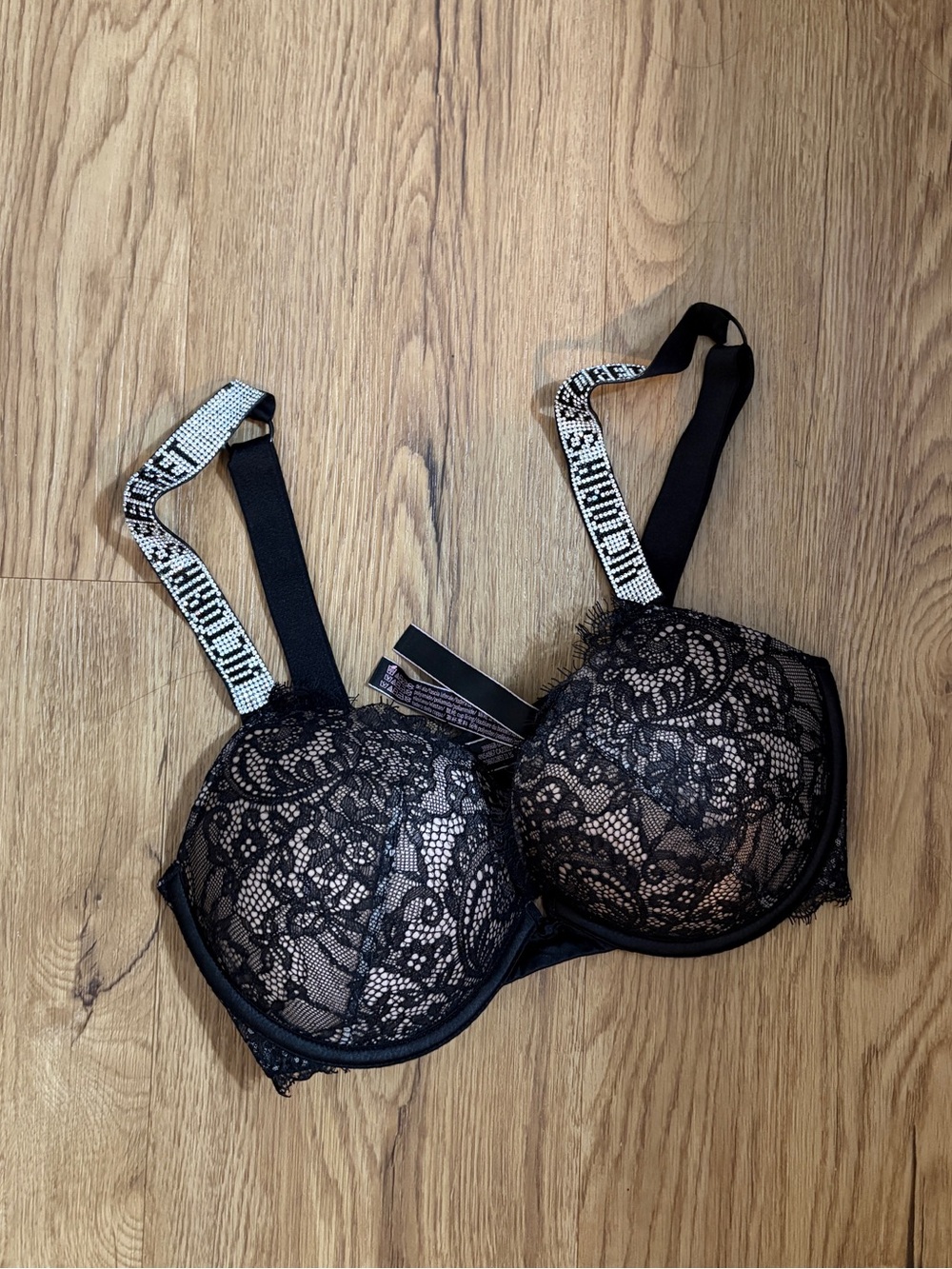 VICTORIA’S SECRET | VERY SEXY SHINE STRAP PUSH-UP BRA